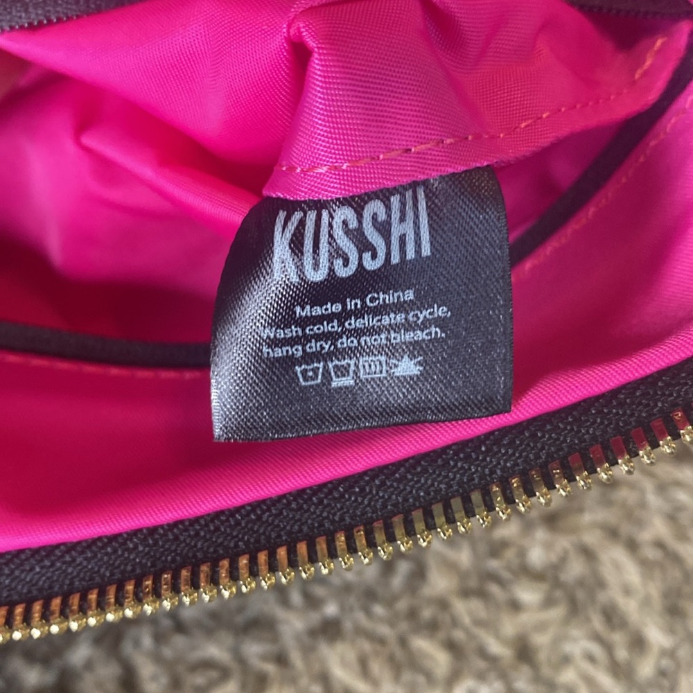 KUSSHI “Everyday” Black Pink Makeup Bag - Picture 9 of 9